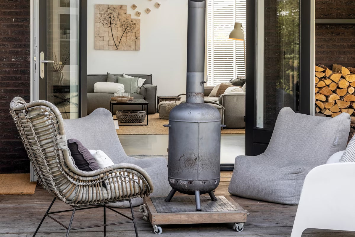 VTwonen; Binnenkijken in een buitenhuis waar wit, minimalisme en hygge centraal staan