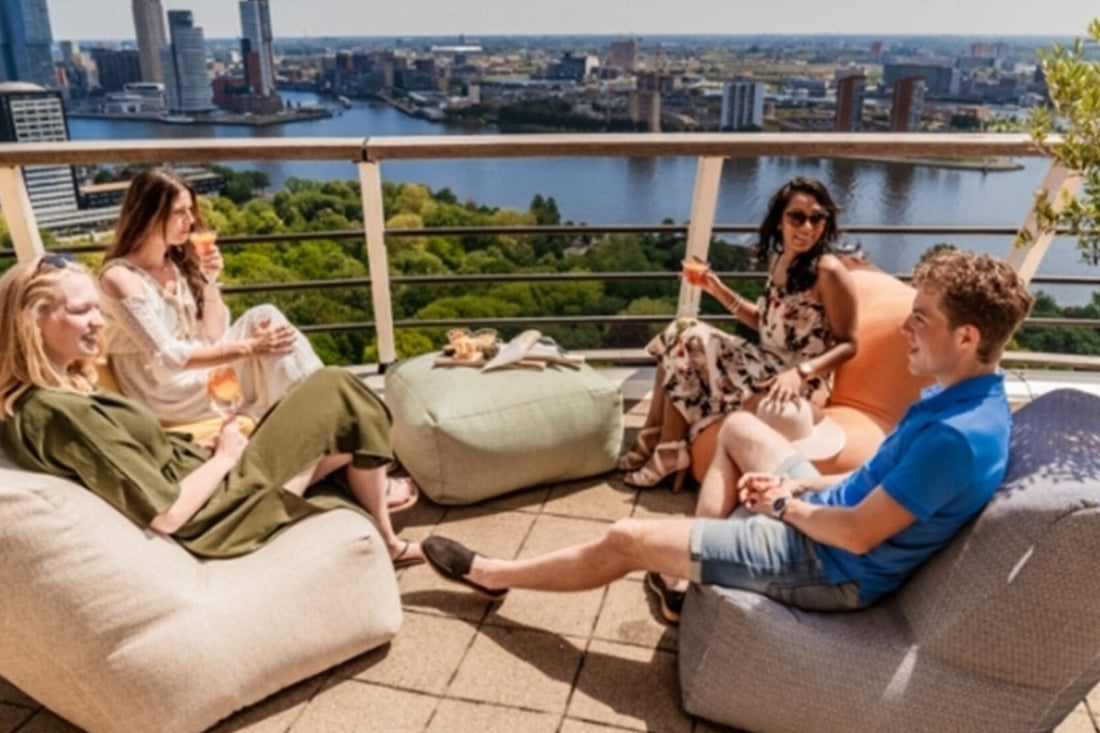 Laui Lounge schittert met stijlvolle artikelen tijdens de introductie van de Rooftop Bar van de Euromast